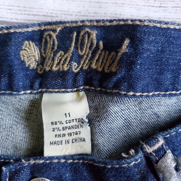 NWT! Red Rivet Distressed Jeans - Picture 3 of 9